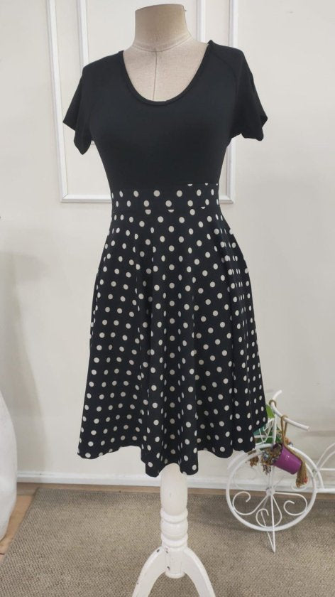 Rochie scurtă din crep tricotat cu buline și decolteu în V pentru femei, cu mânecă scurtă, 34696