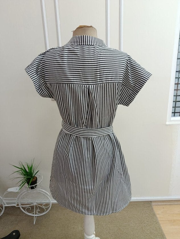 Rochie de damă tricot, cu mâneci scurte, guler, încheiere cu nasturi în față și cordon în talie, 34886