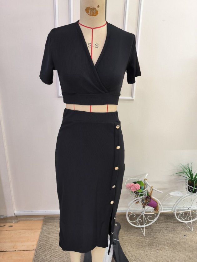Compleu bluză crop cu mâneci scurte, guler wrap, cu nasturi și fustă midi din OTTOMAN, 37455