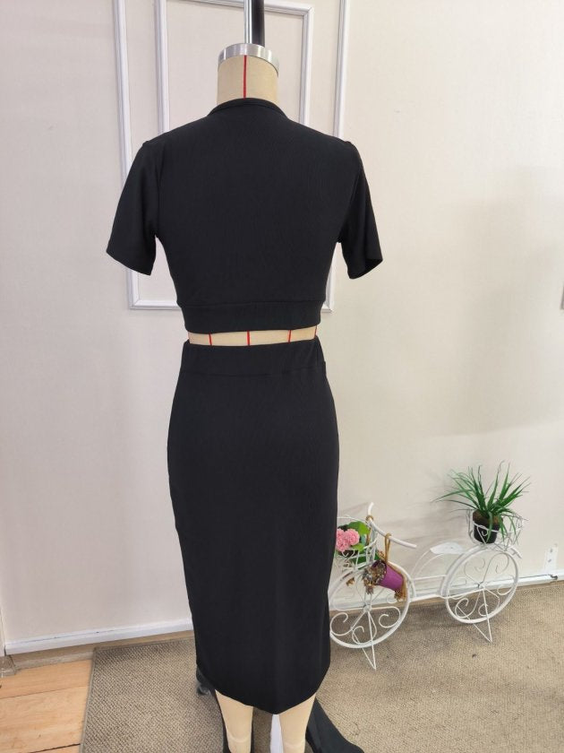 Compleu bluză crop cu mâneci scurte, guler wrap, cu nasturi și fustă midi din OTTOMAN, 37455