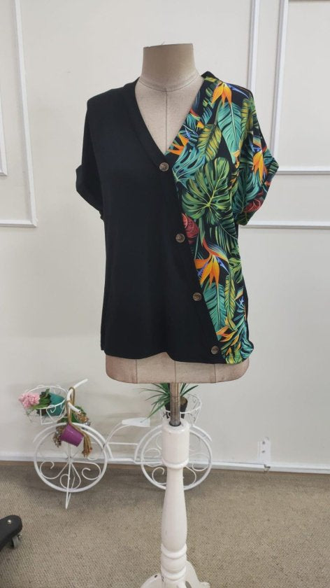 Bluza din viscoză pentru femei cu mâneci scurți, gât V, nasturi pe față, model leopard, 37593
