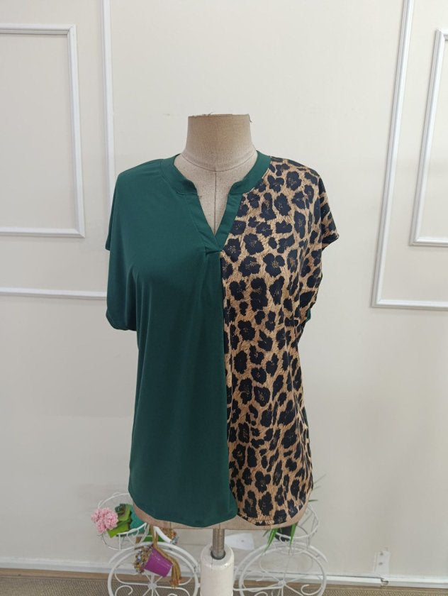 Bluz Sandy pentru femei cu maneca scurta, guler turc, model leopard, 35714