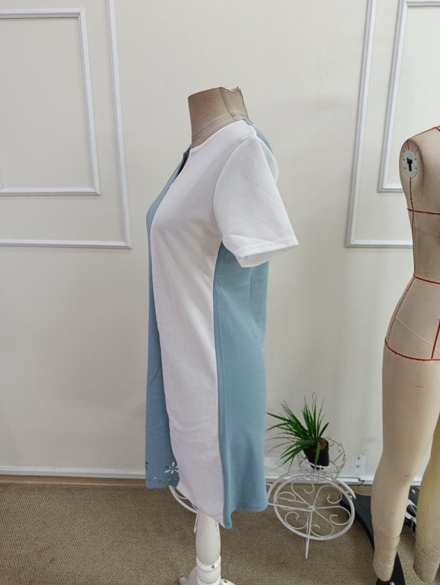 Rochie scurtă femininǎ din Krep importat, cu mâneci scurte, guler V, bicoloră, cu decupaj laser și detaliu de flori, 36262