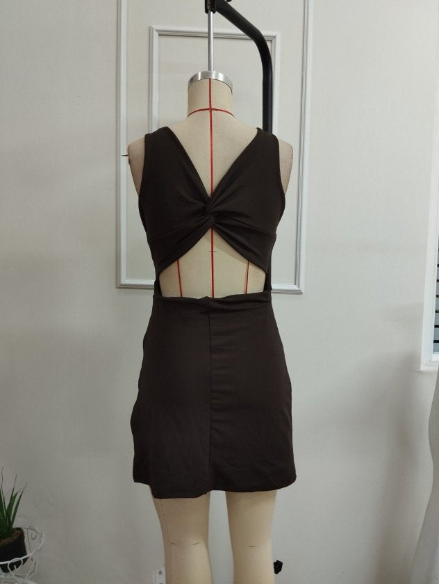Rochie scurtă femininǎ din Neoprene, cu bretele, guler rotund, cu spiral crăcisat pe spate, cu șorturi, 36330