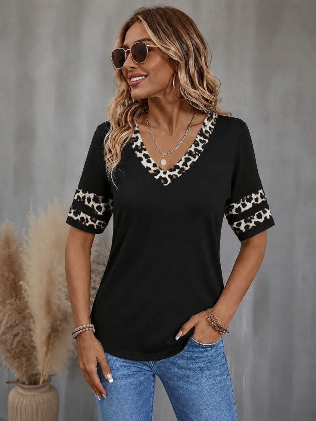 Bluza femininǎ din Vizcoză, cu mâneci scurte, guler V, cu model leopard, 36336