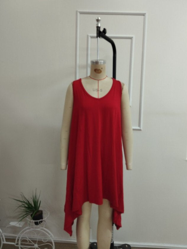 Rochie scurtă femininǎ din Vizcoză, cu bretele, guler V, decupaj asimetric, 36378