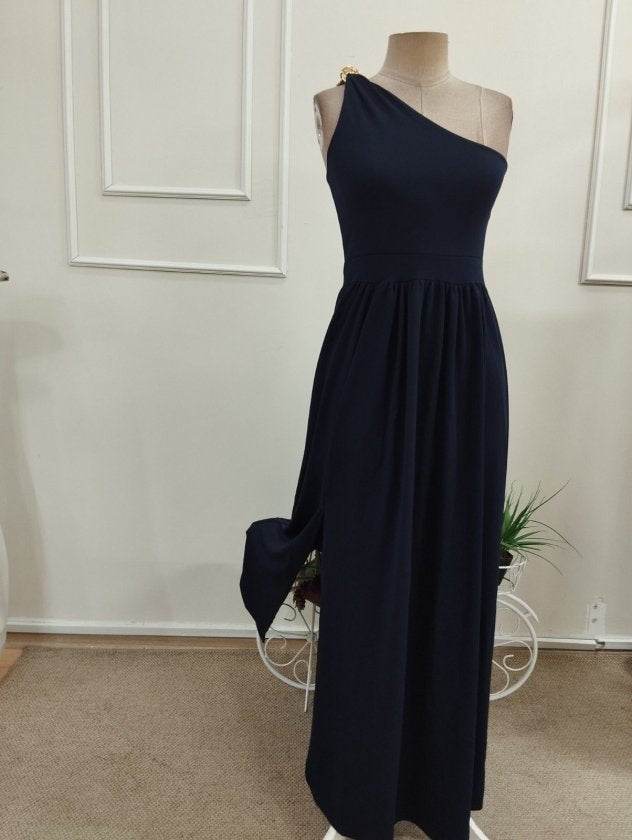 Rochie lungă femininǎ din Janjan Krep, cu o singură bretă, detaliu cu cataramă, tăieturi pe spate, 36433