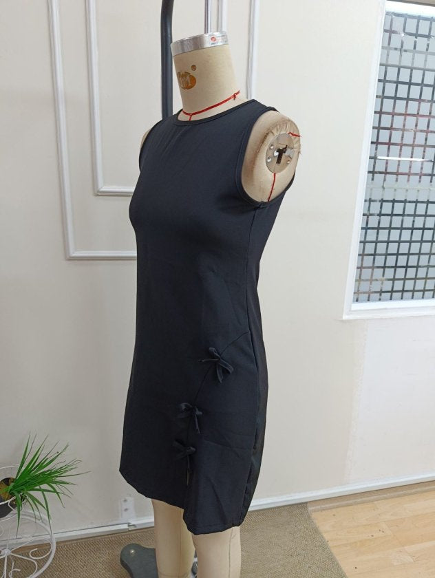 Rochie scurtă din satin cu bretele subțiri, decolteu rotund, șliț și fundă, pentru femei, 36777