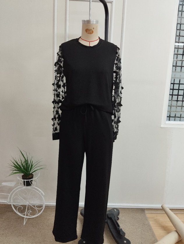 Compleu bluză din viscoză dublă cu mâneci lungi, guler barcă, cu tull pe mâneci și pantalon, 37428
