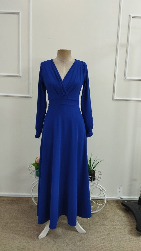 Rochie lungă de damă din crep janjan, cu mâneci lungi, guler petrecut și detaliu plisat la nivelul taliei, 37325