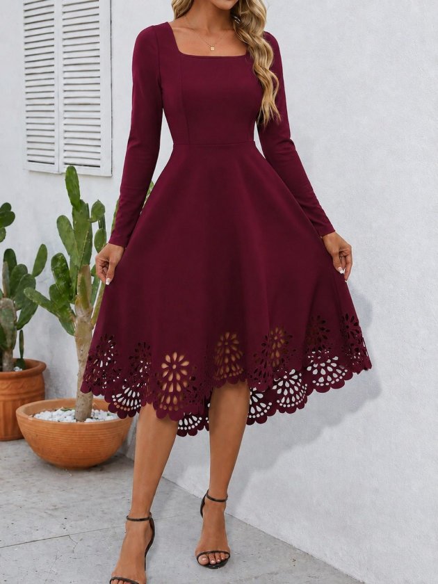 Rochie midi importată din crep, cu mânecă lungă, guler pătrat și detalii florale tăiate cu laser la tiv, 37819