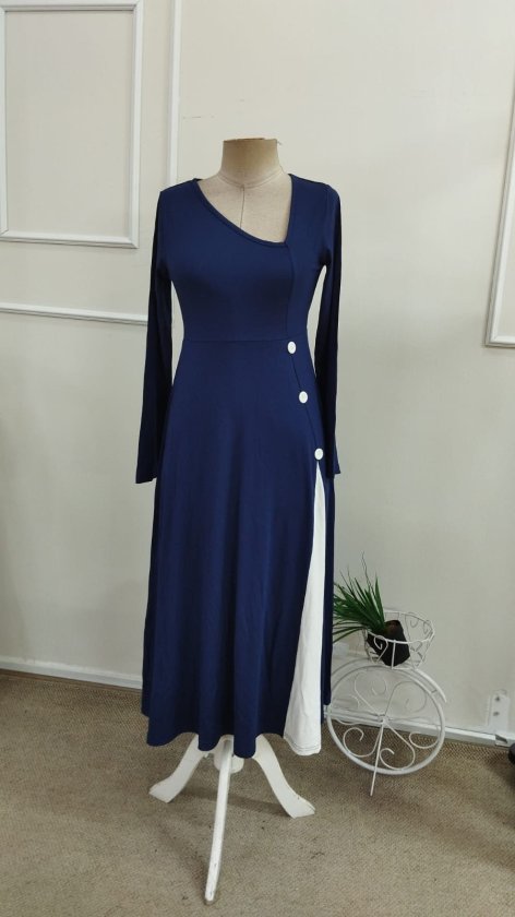 Rochie midi evazată din viscoză, cu mânecă lungă, guler asimetric și nasturi, 38993