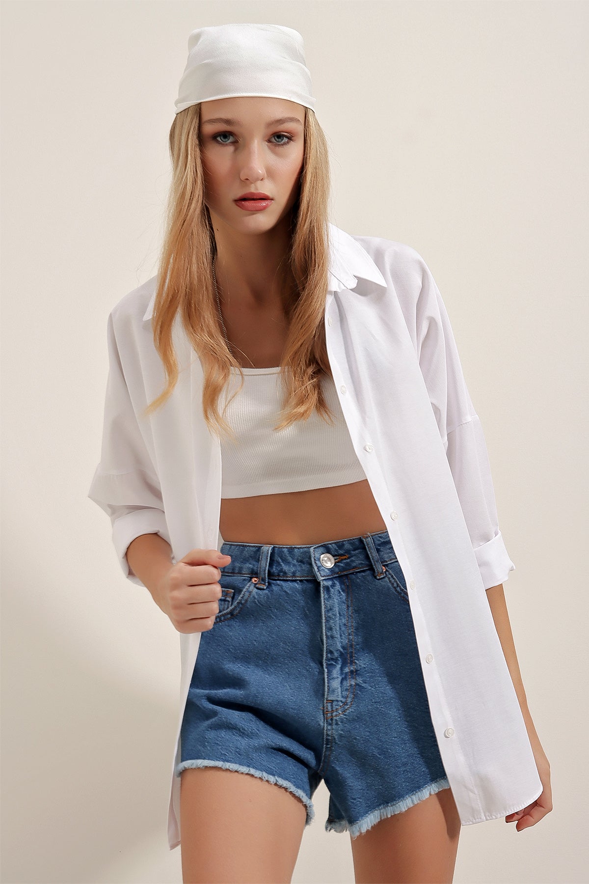 Kadın Beyaz Oversize Uzun Basic Gömlek