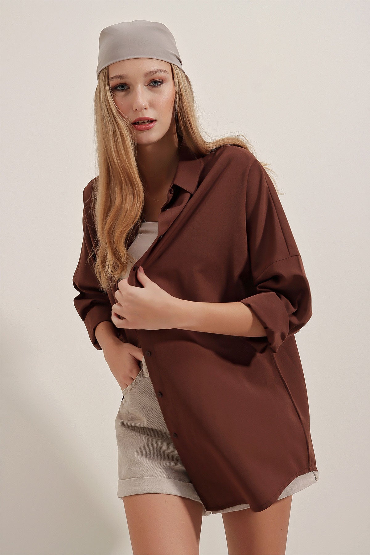 3900 Cămașă Oversize Lungă Basic - Maro