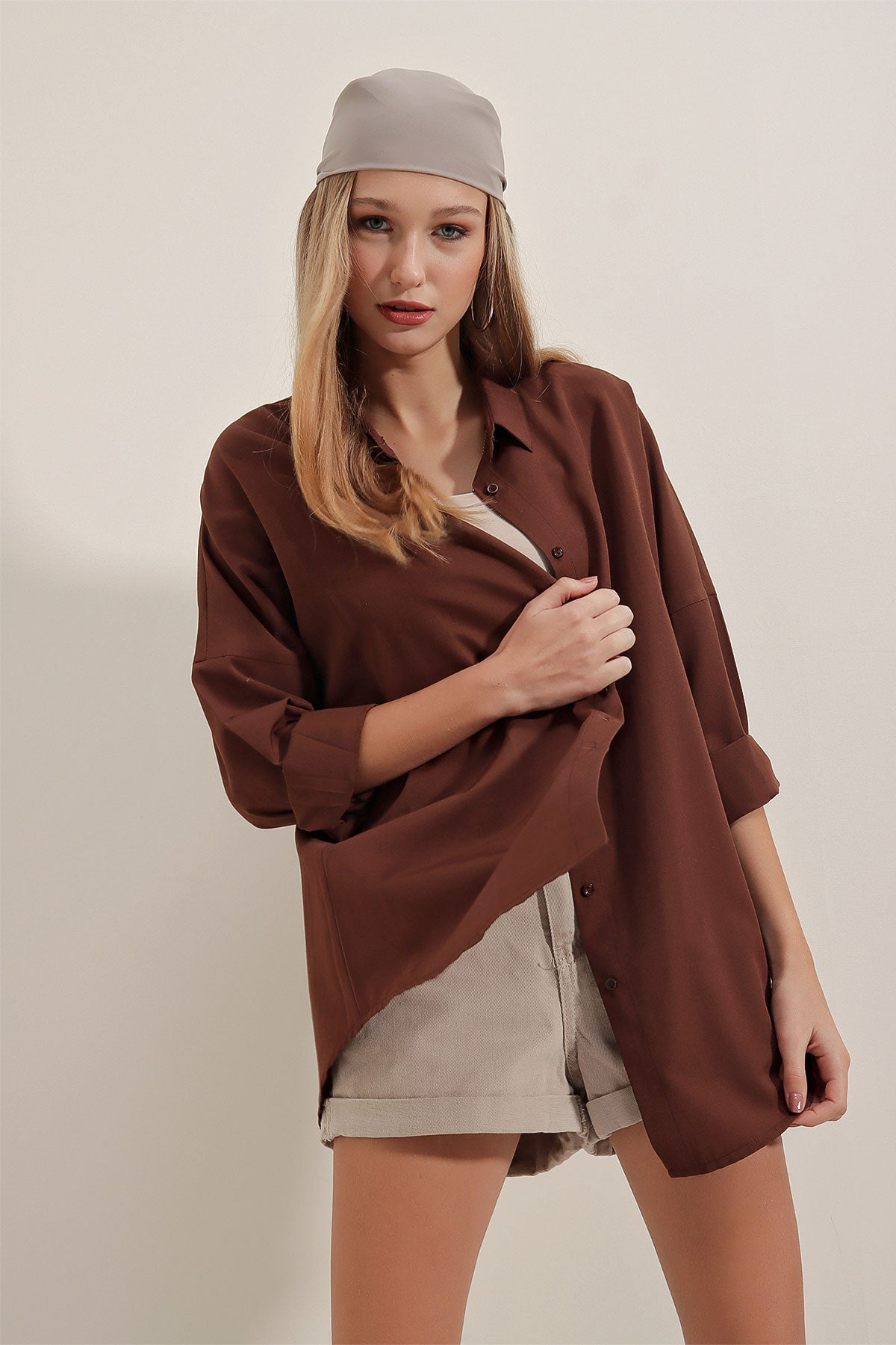 3900 Cămașă Oversize Lungă Basic - Maro