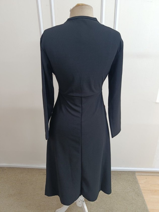 Rochie midi din crep importat, cu mânecă lungă, decolteu în V și detaliu cu nasturi, pentru femei, 39338