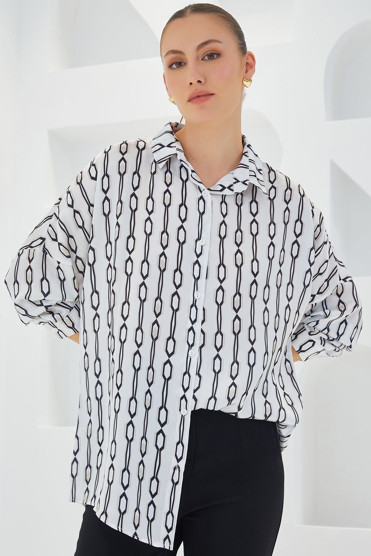 Cămașă Satin Oversized cu Model Negru Alb Femei 3985