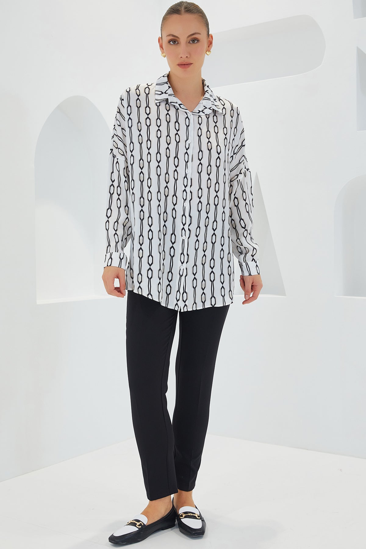 Cămașă Satin Oversized cu Model Negru Alb Femei 3985