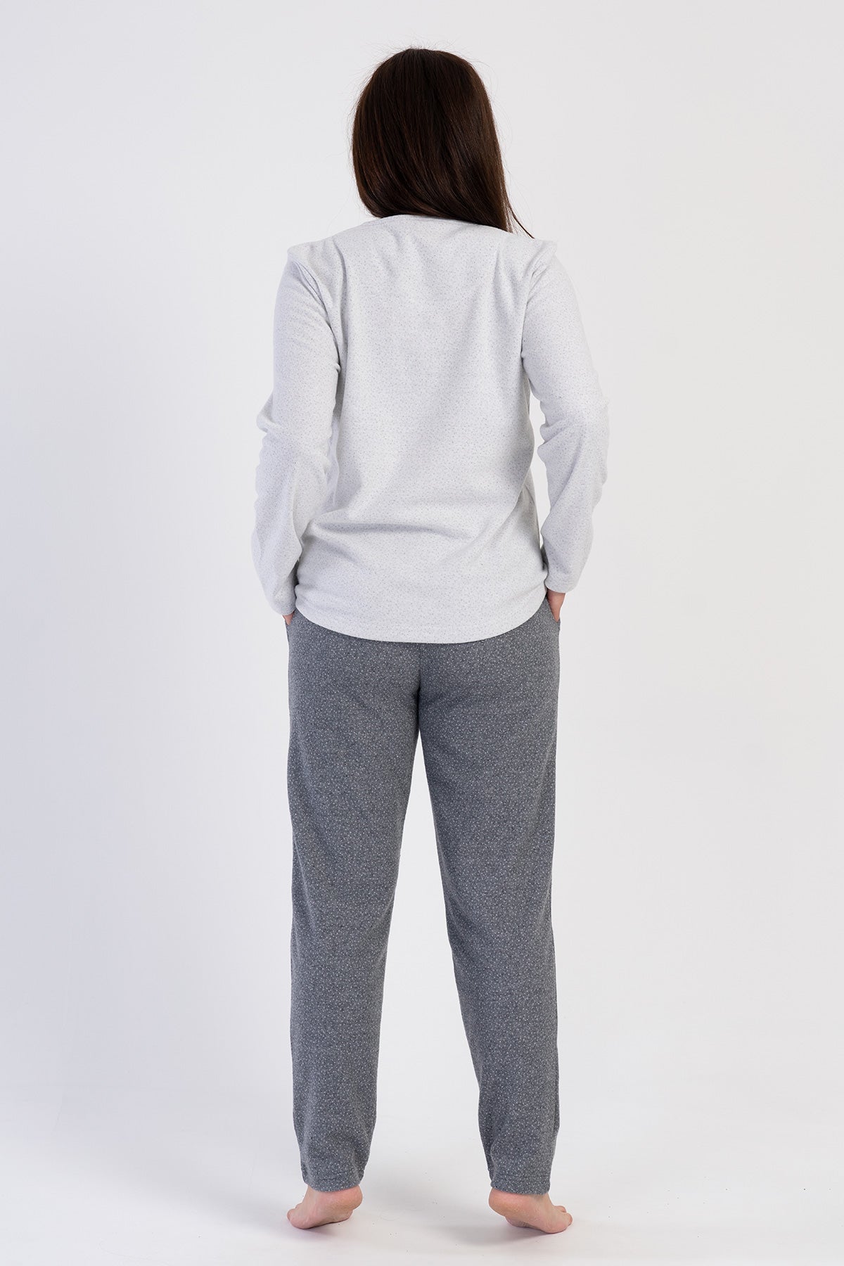 Pijama damă cu țesătură jacard tip interlock, mărimi mari XXL, cu guler tip bărcuță, umeri căzuți, mânecă lungă, tiv oval și buzunare - Alb murdar
