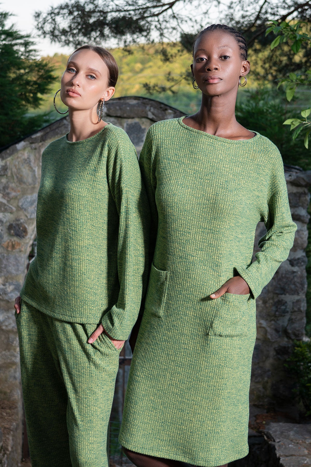 ROCHIE DE DAMĂ CU MÂNECĂ LUNGĂ, GULER BĂRCUȚĂ, UMERI CĂZUȚI, CU BUZUNARE ȘI CORDELUȚĂ - KAKI001