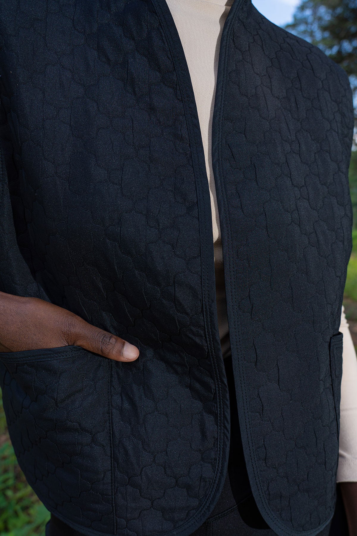 FUSTĂ TRAPUNTATĂ DAMĂ VESTĂ CU BUZUNARE OVALE - NEGRU