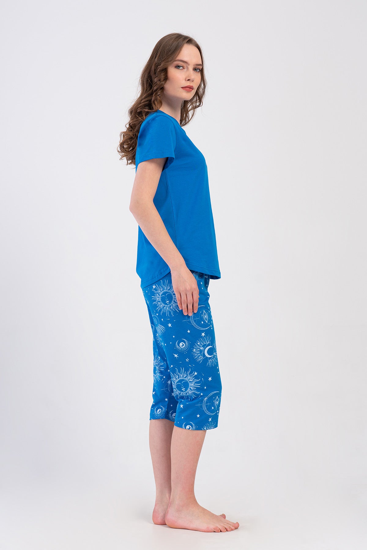 COSTUM DE DAMĂ SUPREM GÂT ROTUND MÂNECĂ SCURTĂ CU FUSTĂ OVALĂ CAPRI - ALBASTRU REGAL