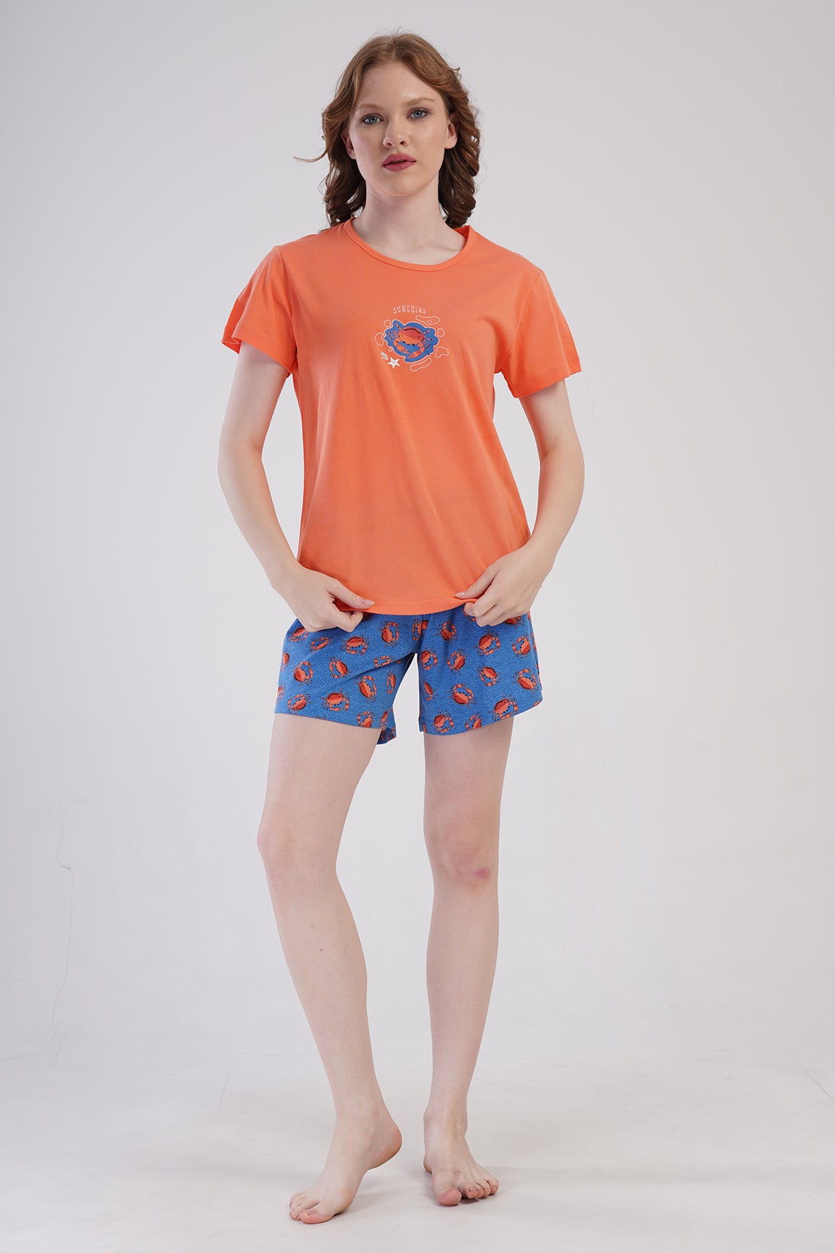 COSTUM DAMA P.SUPREM DECOLTEU ROTUND MÂNECĂ SCURTĂ CU FUSTĂ OVALĂ ȘI PANTALONI SCURȚI - CORAL