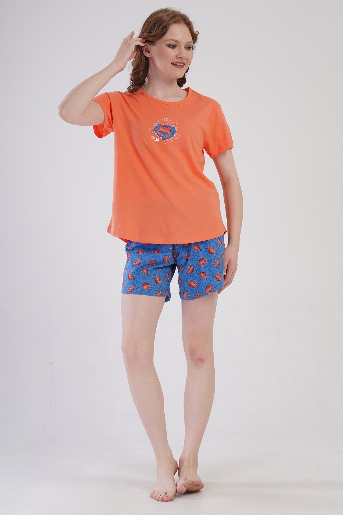 COSTUM DAMA P.SUPREM DECOLTEU ROTUND MÂNECĂ SCURTĂ CU FUSTĂ OVALĂ ȘI PANTALONI SCURȚI - CORAL