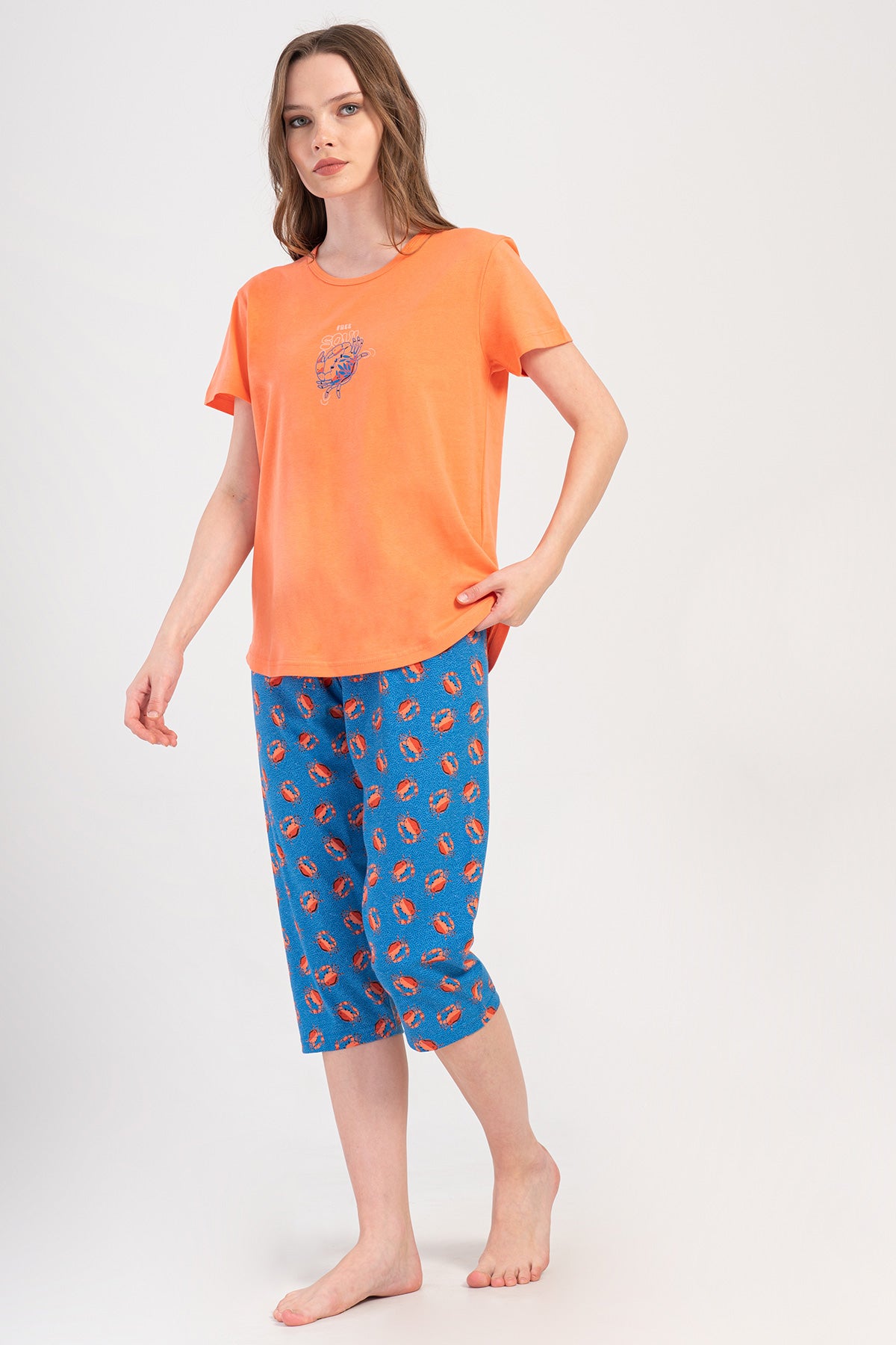 SET DAMA ÎNTREG OVAL, CU DECOLTEU LA BAZA GÂTULUI, MÂNECĂ SCURTĂ ȘI PANTALONI TREI SFERTURI - CORAL
