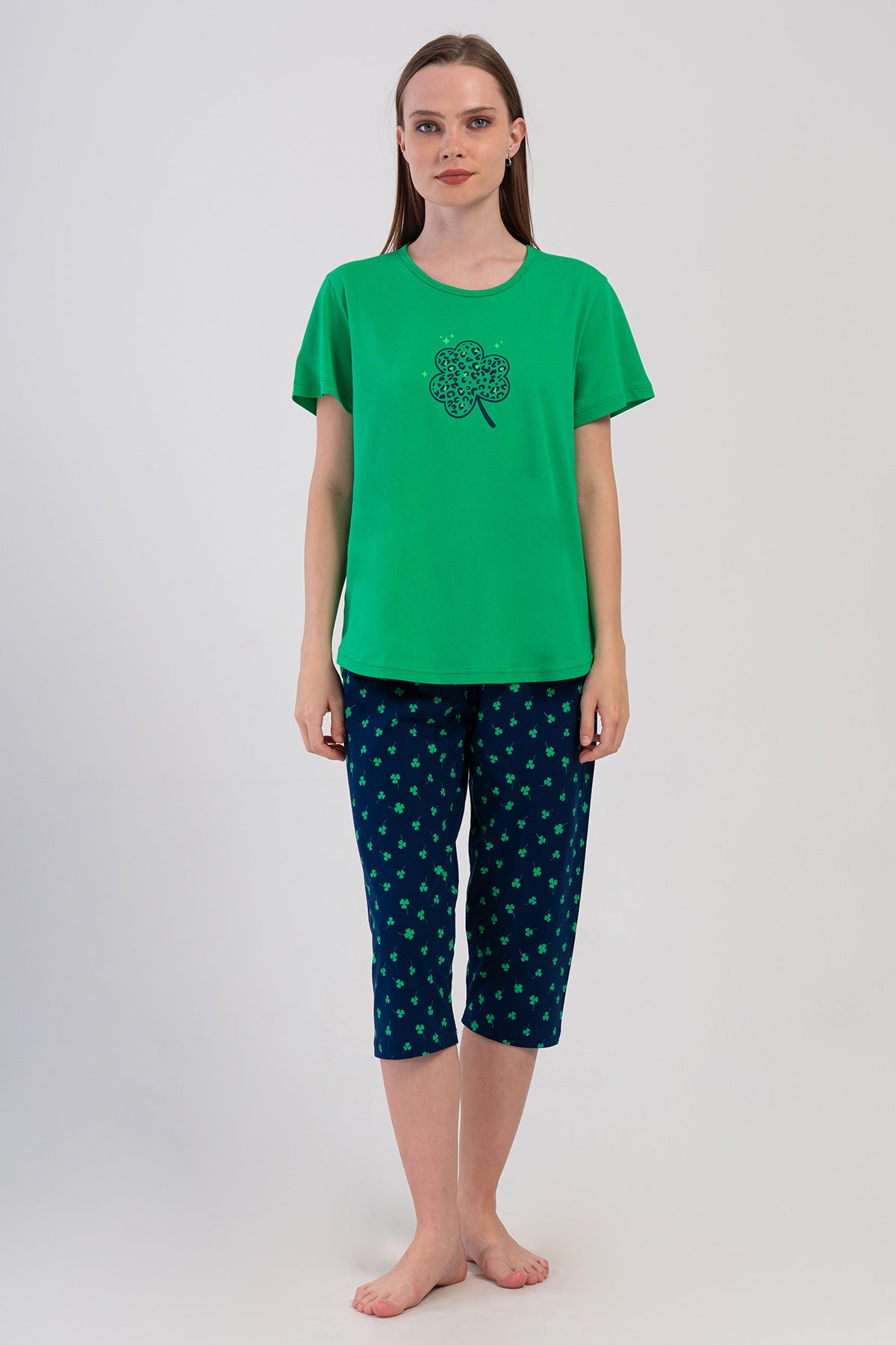 FEMEIE P.SUPREM BATTAL XXL GULEROT, MÂNECĂ SCURTĂ, ETICĂ, OVAL, COSTUM CAPRI - VERDE