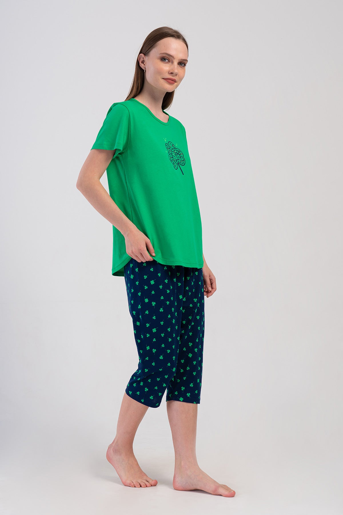 FEMEIE P.SUPREM BATTAL XXL GULEROT, MÂNECĂ SCURTĂ, ETICĂ, OVAL, COSTUM CAPRI - VERDE