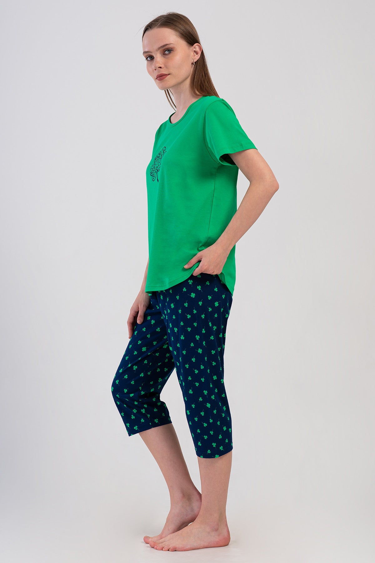 FEMEIE P.SUPREM BATTAL XXL GULEROT, MÂNECĂ SCURTĂ, ETICĂ, OVAL, COSTUM CAPRI - VERDE