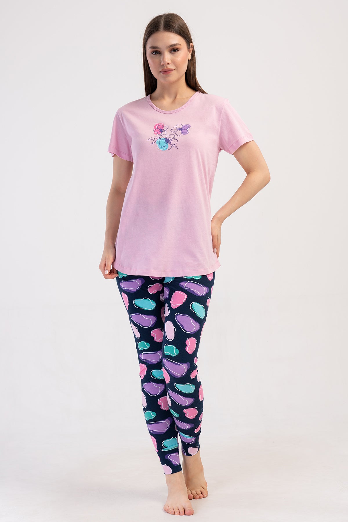 SET PIJAMA DE DAMA LUNG, DIN LYCRA, DE CULOARE ROZ, BLUZĂ CU MÂNECĂ SCURTĂ, CU DECOLTEU ROTUND, FUSTĂ LUNGĂ ȘI COLANȚI CU MANȘETĂ OVALĂ