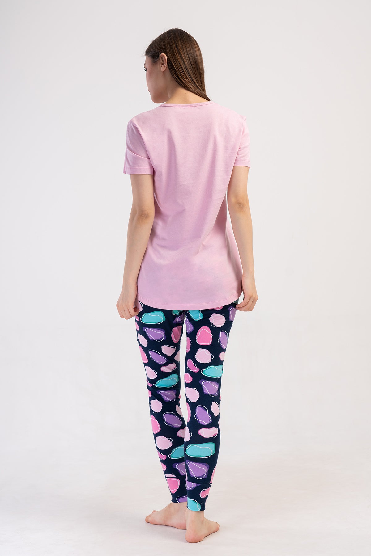 SET PIJAMA DE DAMA LUNG, DIN LYCRA, DE CULOARE ROZ, BLUZĂ CU MÂNECĂ SCURTĂ, CU DECOLTEU ROTUND, FUSTĂ LUNGĂ ȘI COLANȚI CU MANȘETĂ OVALĂ