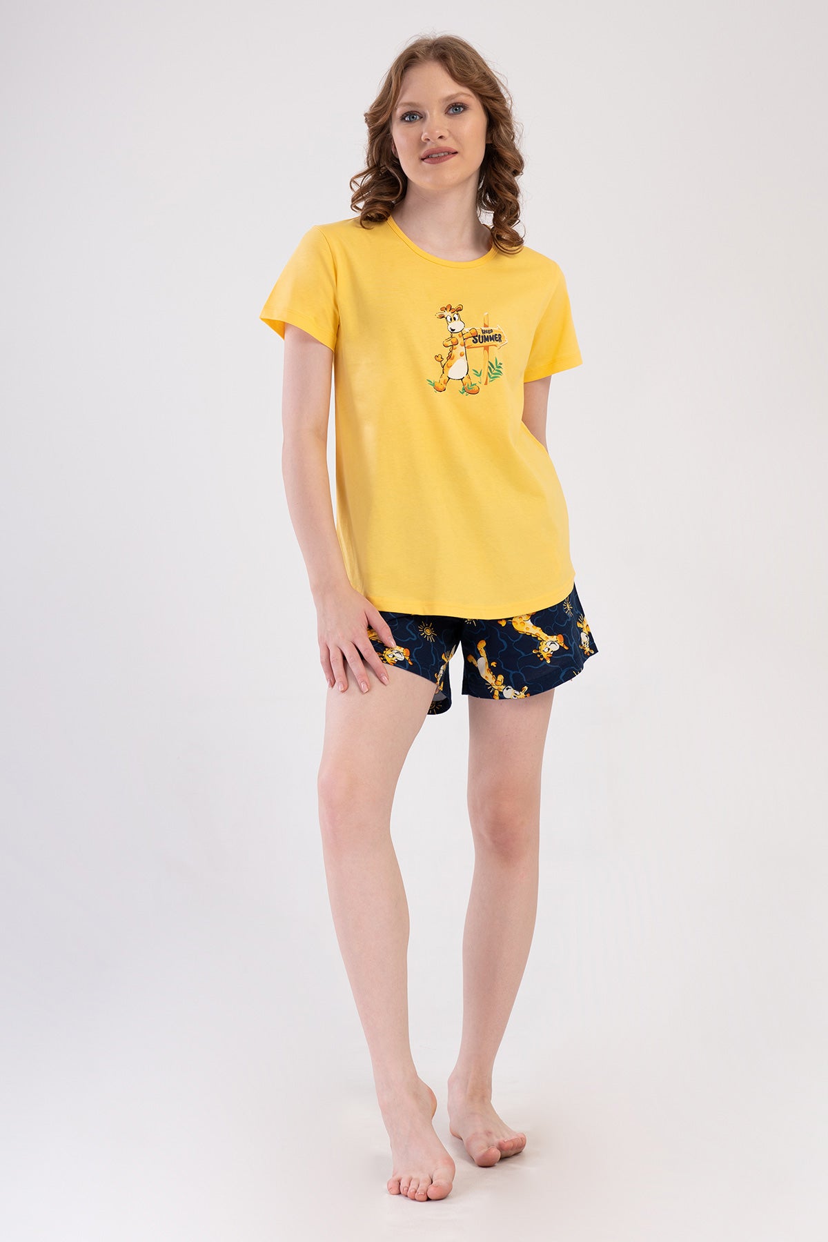 COSTUM DAMA P.SUPREM, GULER ROTUND, MANECA SCURTA, JUPE OVALA SI SORT – GALBEN