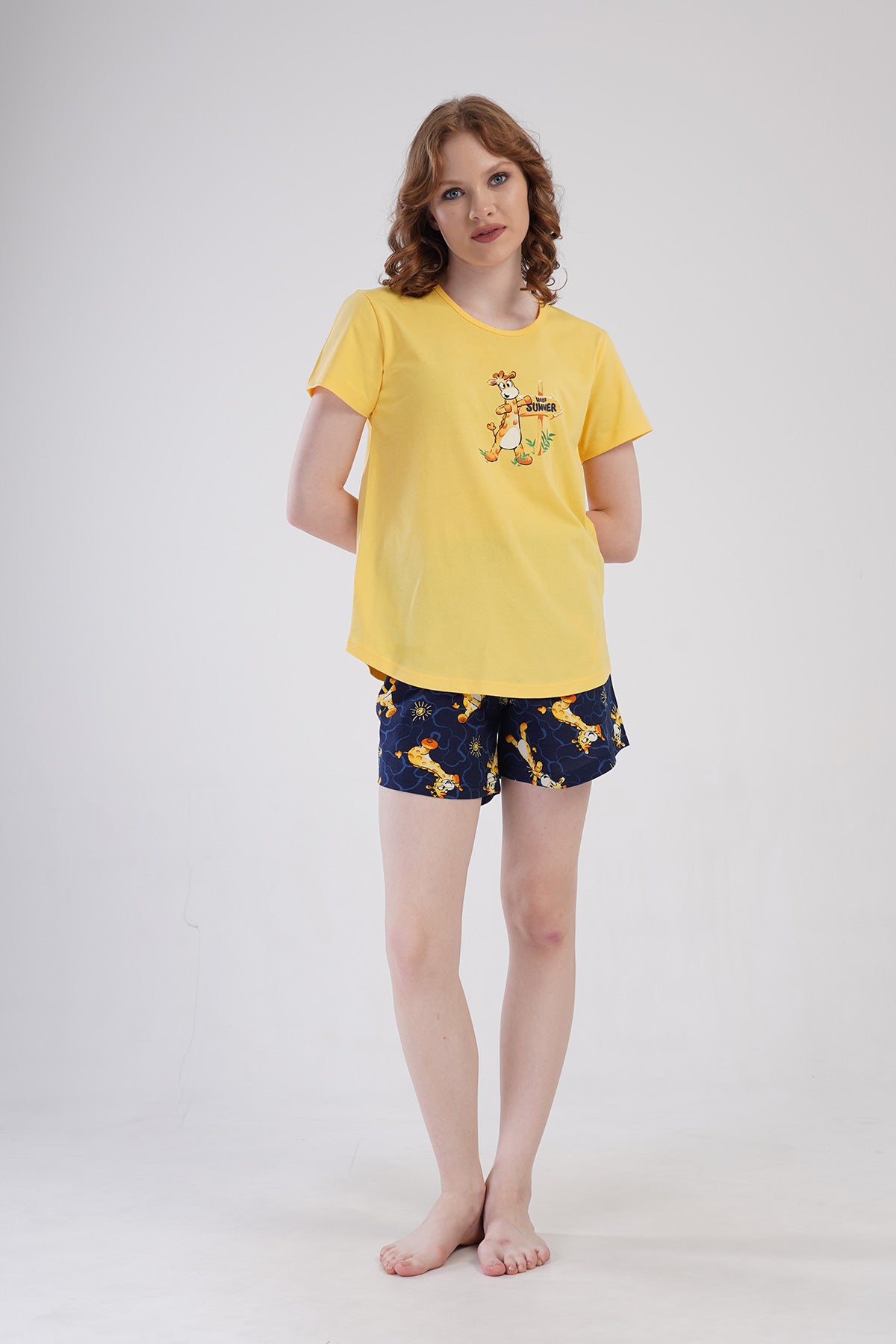 COSTUM DAMA P.SUPREM, GULER ROTUND, MANECA SCURTA, JUPE OVALA SI SORT – GALBEN