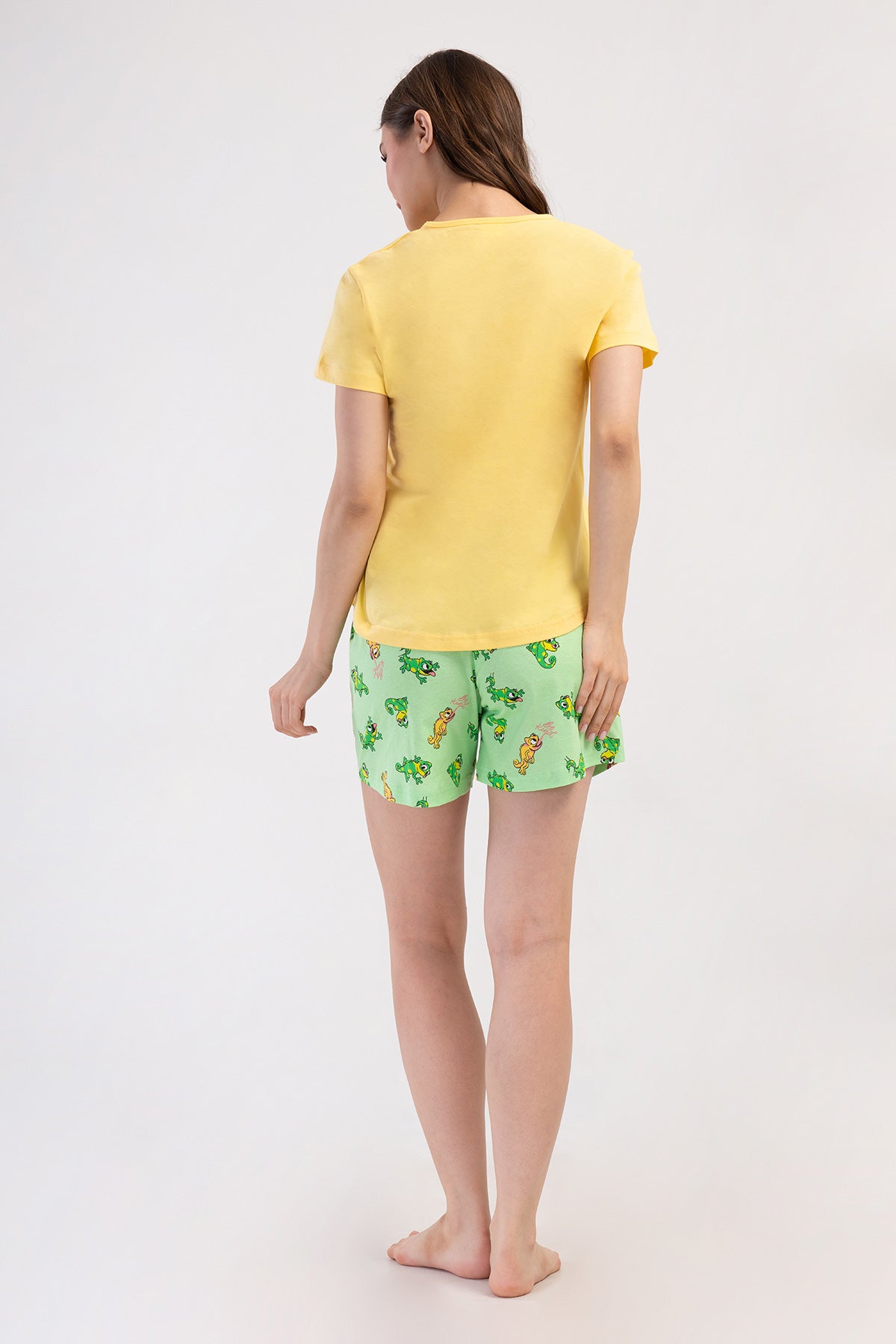 SET FEMEI TRICOU MÂNECĂ SCURTĂ GÂT ROTUND ȘI PANTALONI SCURȚI CU MARGINE OVALĂ P.SUPREM - GALBEN