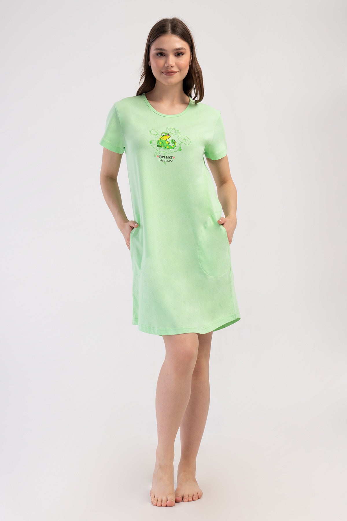 TUNICĂ DE DAMĂ P.SUPREM CU GULER ROTUND, MÂNECĂ SCURTĂ, FUSTĂ OVALĂ ȘI BUZUNARE - VERDE CELADON