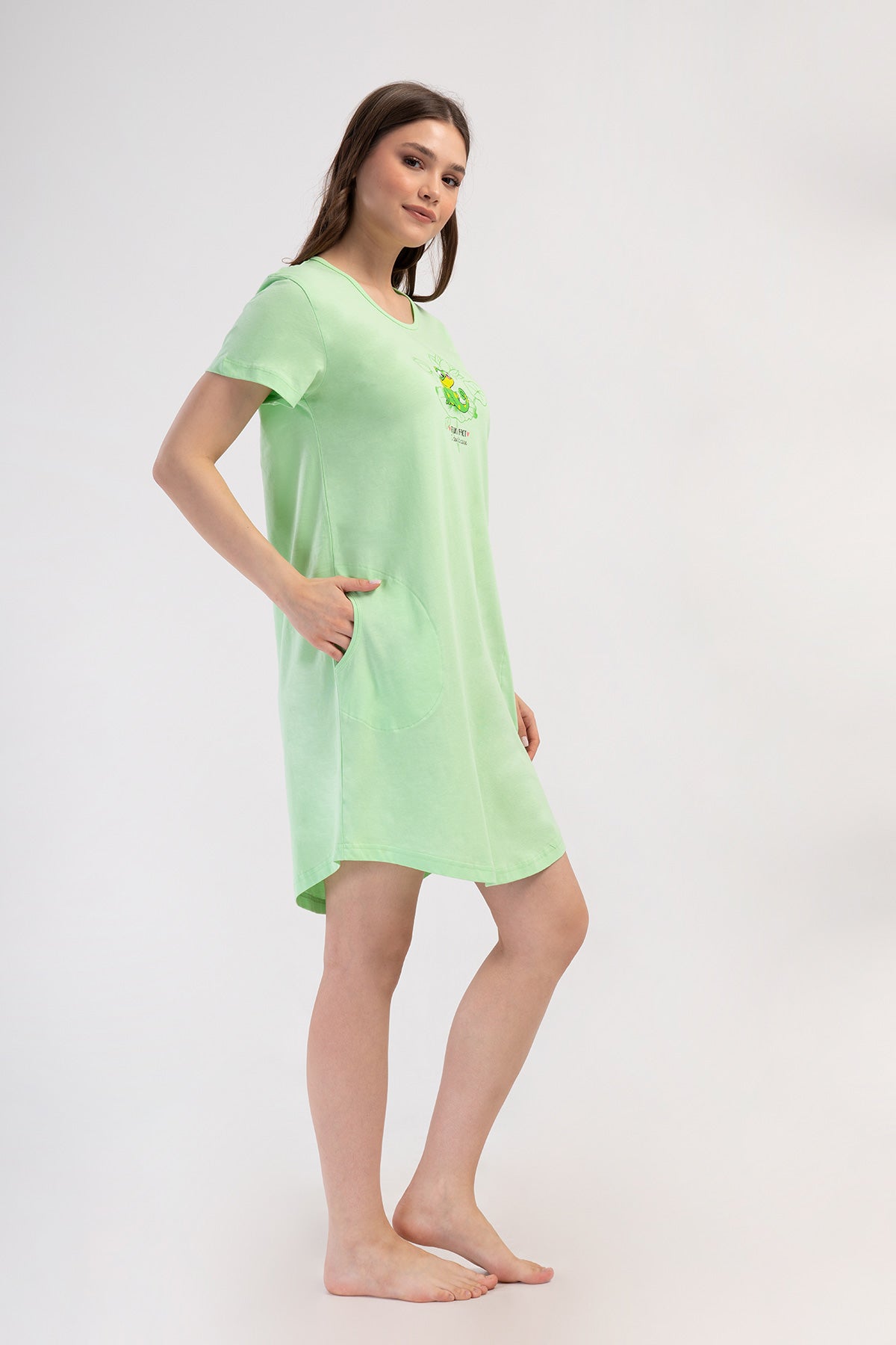 TUNICĂ DE DAMĂ P.SUPREM CU GULER ROTUND, MÂNECĂ SCURTĂ, FUSTĂ OVALĂ ȘI BUZUNARE - VERDE CELADON