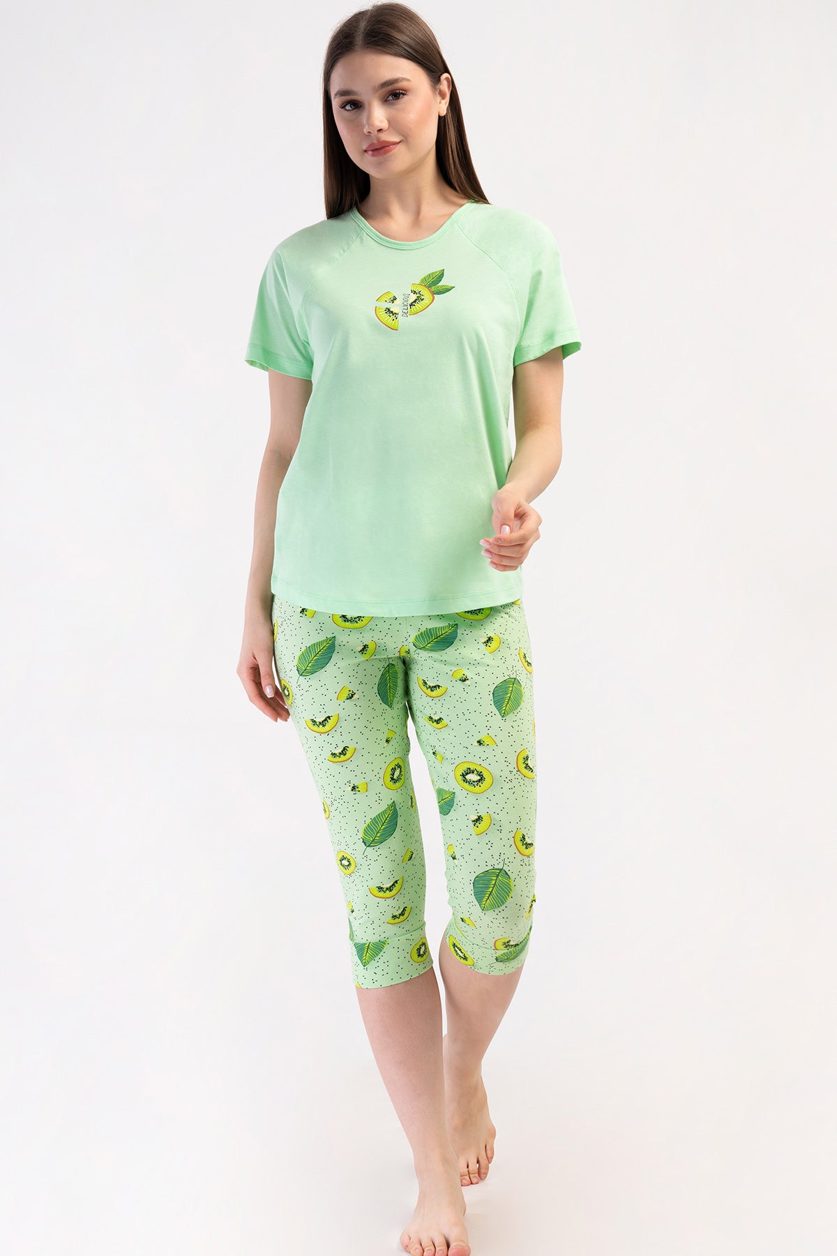 SET CAPRI DAMĂ CU MÂNECĂ SCURTĂ RAGLAN LA BAZĂ, GÂT ROTUND, TIV OVAL ȘI MANȘETE LYC SUPREM - VERDE CELADON