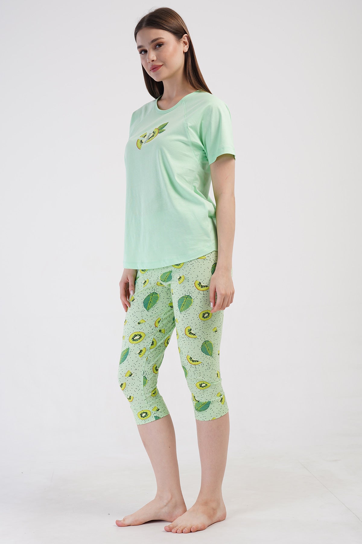 SET CAPRI DAMĂ CU MÂNECĂ SCURTĂ RAGLAN LA BAZĂ, GÂT ROTUND, TIV OVAL ȘI MANȘETE LYC SUPREM - VERDE CELADON