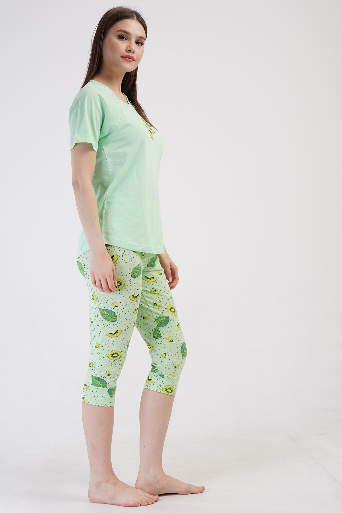 SET CAPRI DAMĂ CU MÂNECĂ SCURTĂ RAGLAN LA BAZĂ, GÂT ROTUND, TIV OVAL ȘI MANȘETE LYC SUPREM - VERDE CELADON