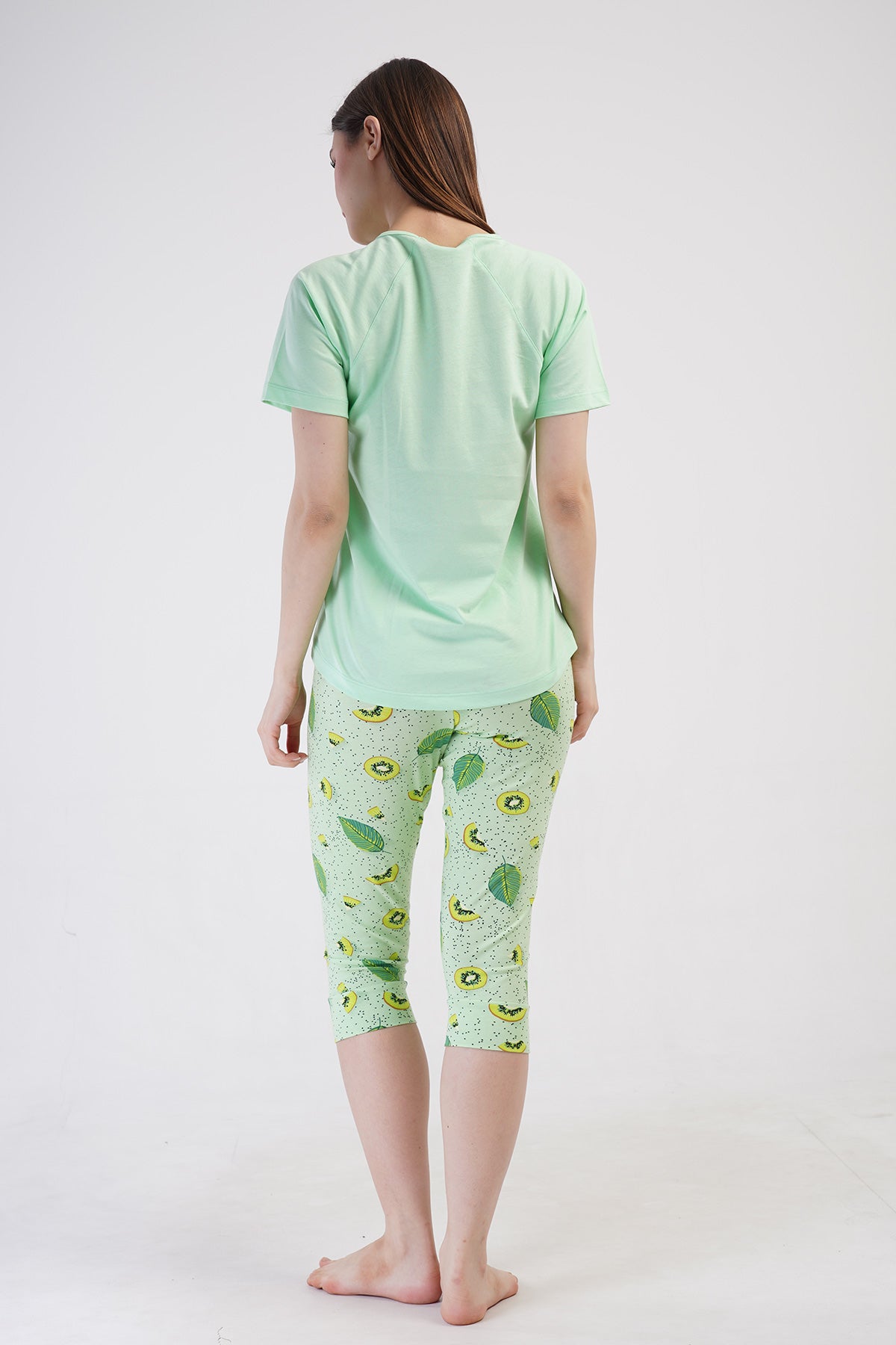 SET CAPRI DAMĂ CU MÂNECĂ SCURTĂ RAGLAN LA BAZĂ, GÂT ROTUND, TIV OVAL ȘI MANȘETE LYC SUPREM - VERDE CELADON