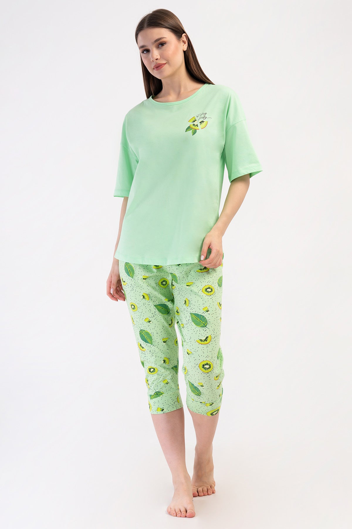 SET CAPRI DE DAMĂ, DECOLTEU ROTUND, UMERI CĂZUȚI, MÂNECĂ SCURTĂ, TIV OVAL ȘI MANȘETE, LYC SUPREM XXL - VERDE CELADON
