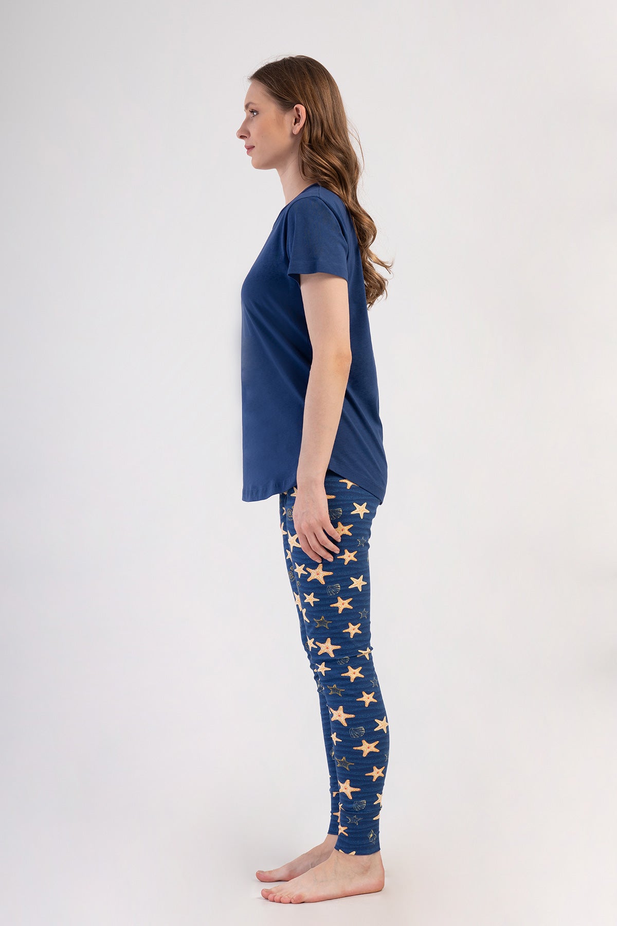 SET PIJAMA DAMĂ CU BLUZĂ CU MÂNECĂ SCURTĂ LA BAZA GÂTULUI ȘI FUSTĂ LUNGĂ CU MANȘETE OVALE – 1193INDIGO