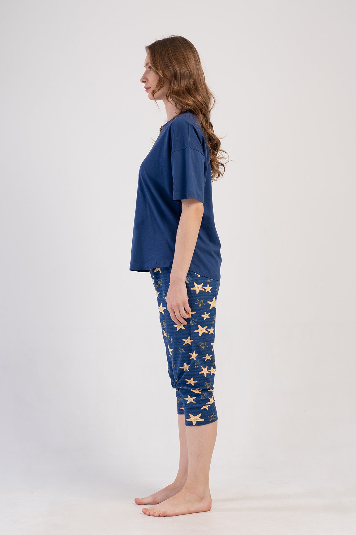 SET CAPRI DE DAMĂ LYC SUPREM XXL, CU GULER ROTUND, UMERI CĂZUȚI, MÂNECĂ SCURTĂ, TIV OVAL ȘI MANȘETE - 1193INDIGO