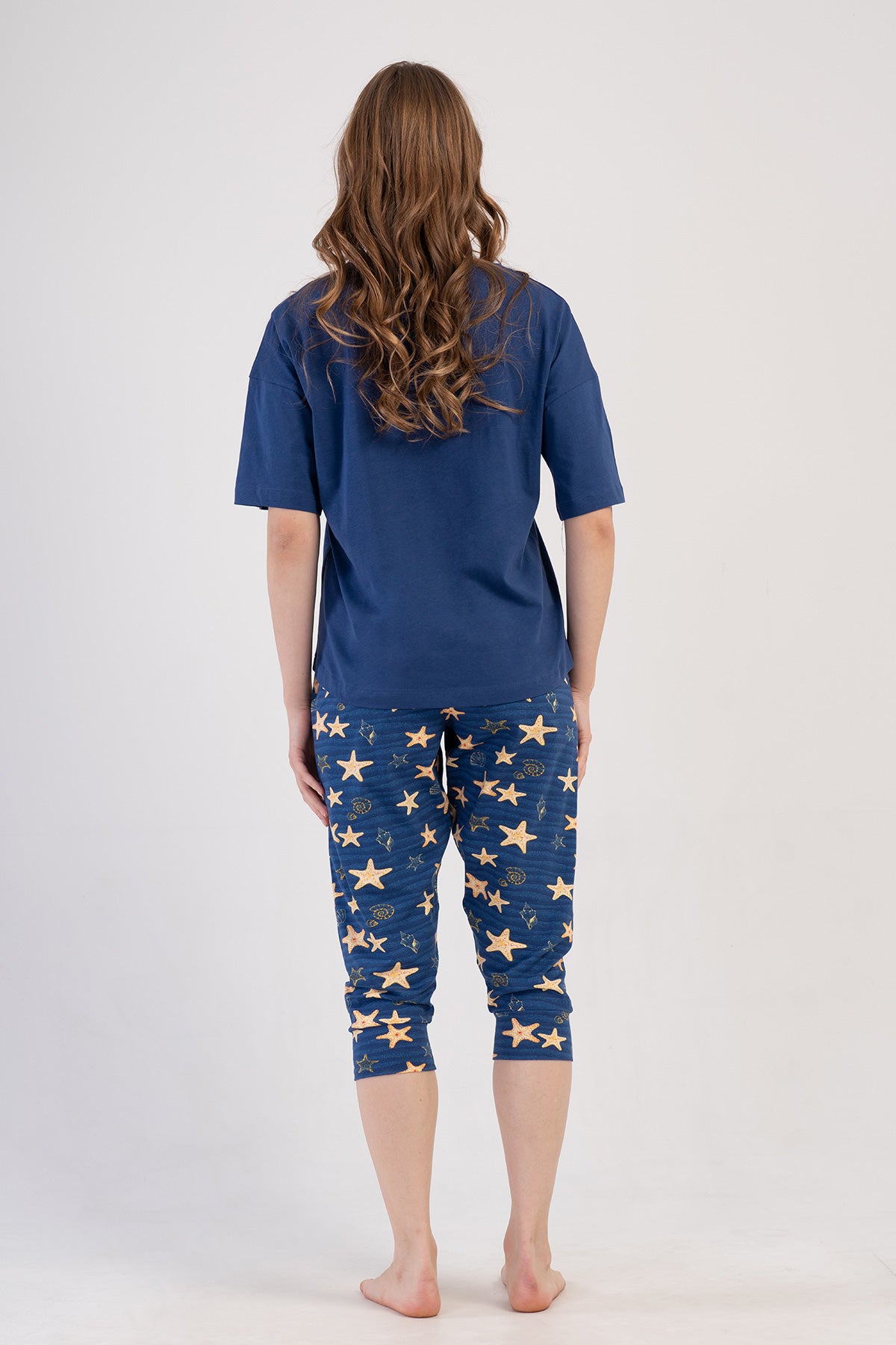SET CAPRI DE DAMĂ LYC SUPREM XXL, CU GULER ROTUND, UMERI CĂZUȚI, MÂNECĂ SCURTĂ, TIV OVAL ȘI MANȘETE - 1193INDIGO