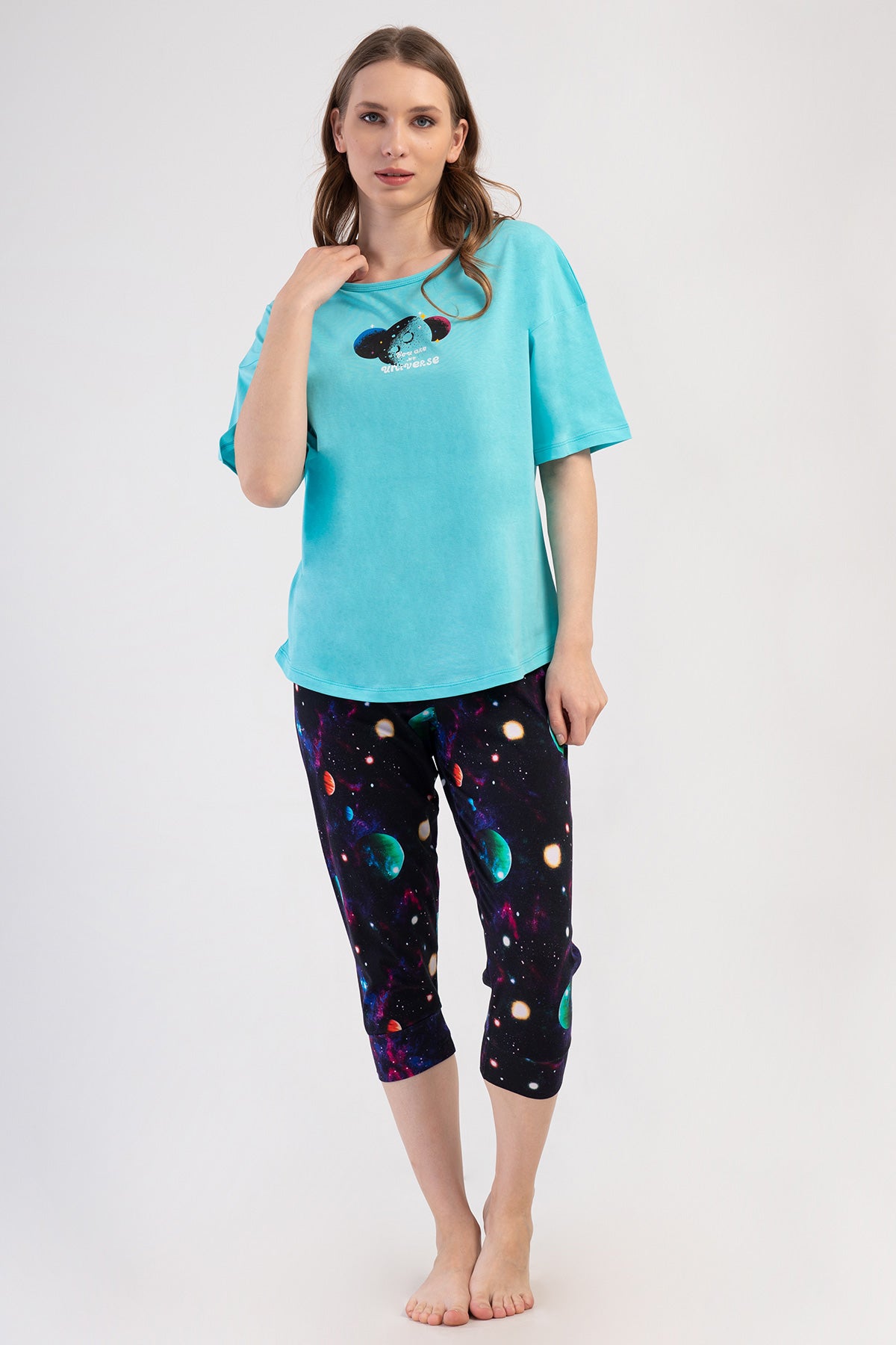 SET CAPRI DAMĂ LYC SUPREM XXL, GULER LA BAZA GÂTULUI, UMERI CĂZUȚI, MÂNECĂ SCURTĂ, TIV OVAL ȘI MANȘETE - MENTĂ STRĂLUCITOARE