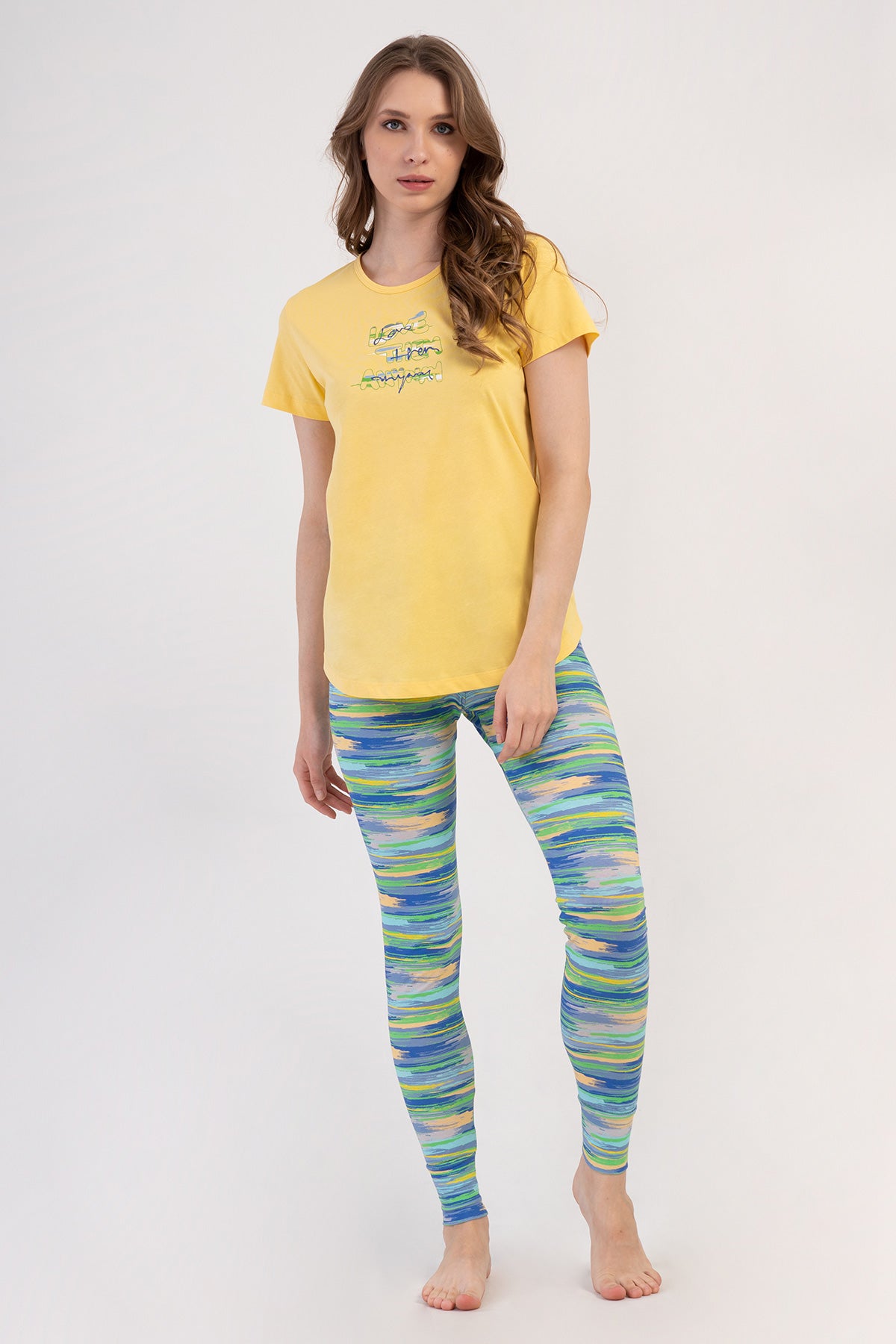 SET PIJAMA DE DAMĂ, BLUZĂ CU MÂNECĂ SCURTĂ ȘI GULER ROTUND LYC SUPREM, FUSTĂ LUNGĂ ȘI COLANȚI CU MANȘETE OVALE - GALBEN