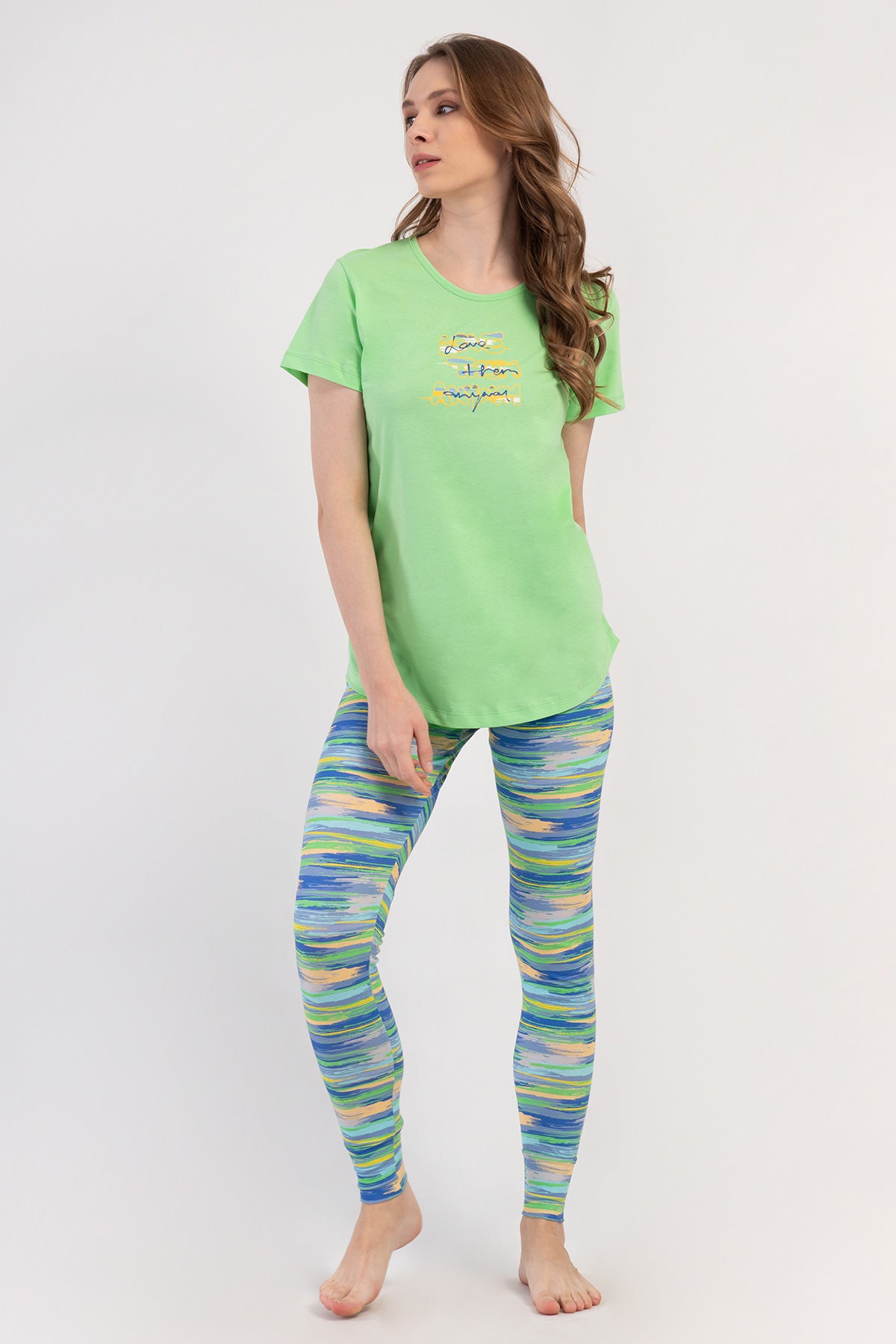 SET PIJAMA DE DAMA LUNG, LYC SUPREM, GULEREC ROTUND, BLUZĂ CU MÂNECĂ SCURTĂ ȘI COLANȚI CU MANȘETE OVALE - VERDE